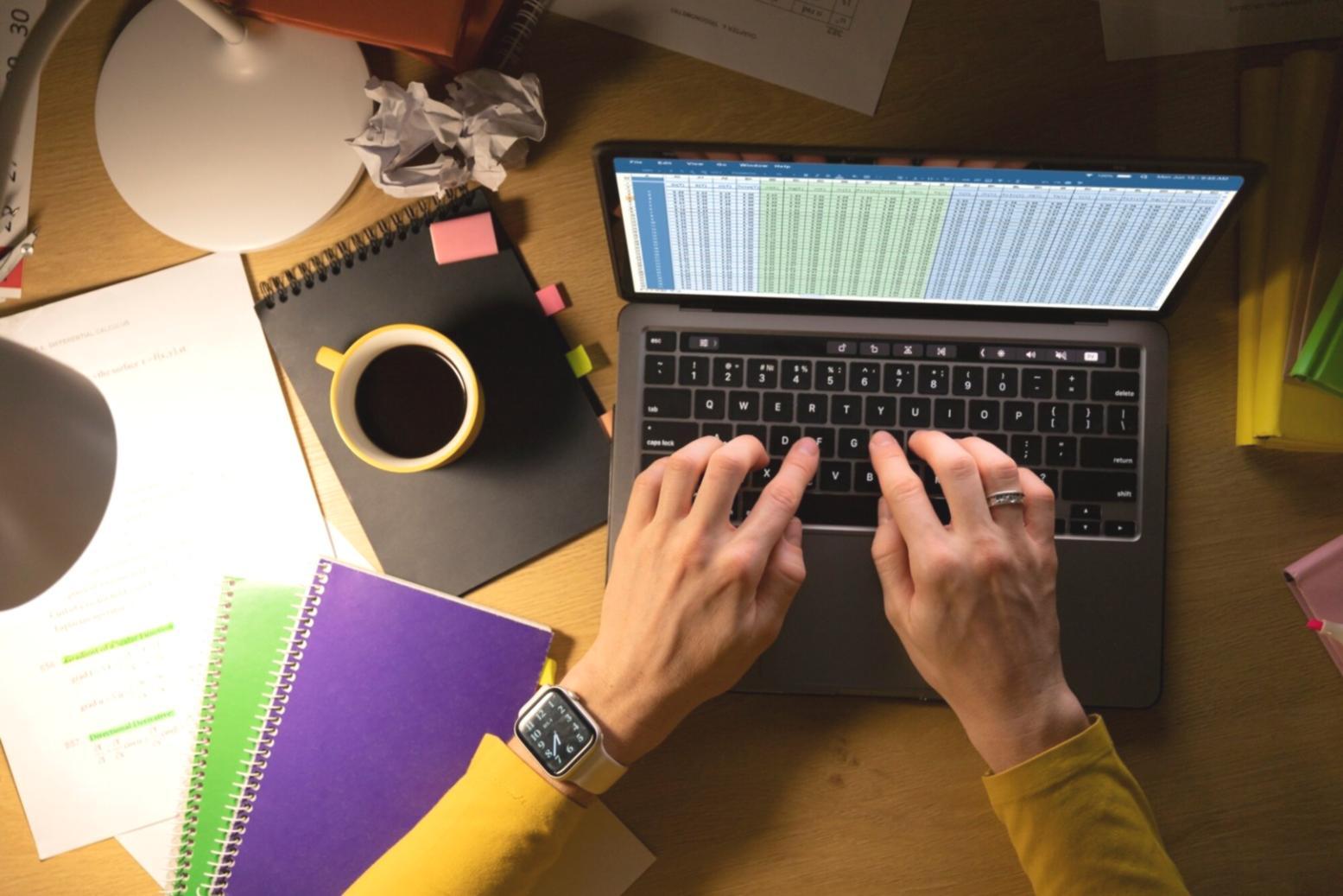 Session de travail collaboratif entre participants à la formation